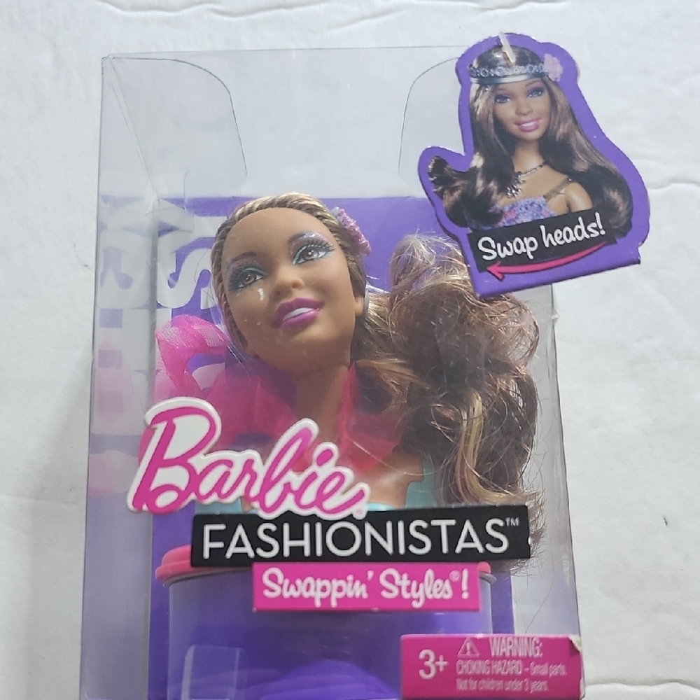 2010 Barbie Fashionistas Swappin' Styles Fashionistas Barbie Doll Head " Artsy "